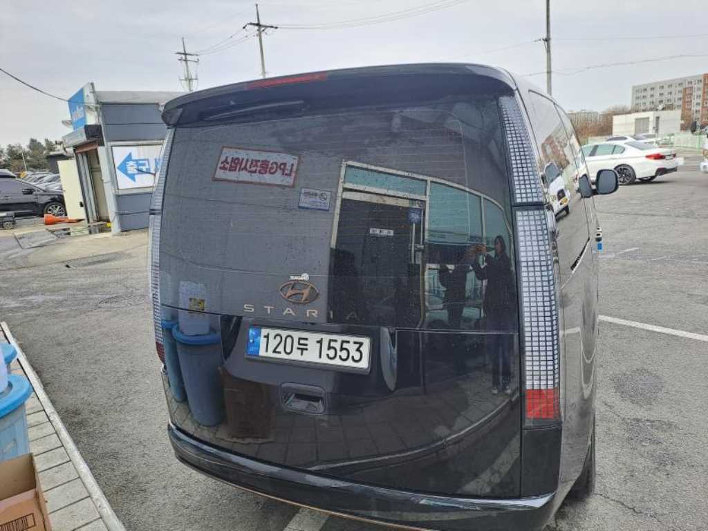HYUNDAI Staria - Vista 4