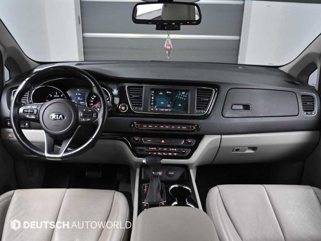 KIA Carnival - Vista 7