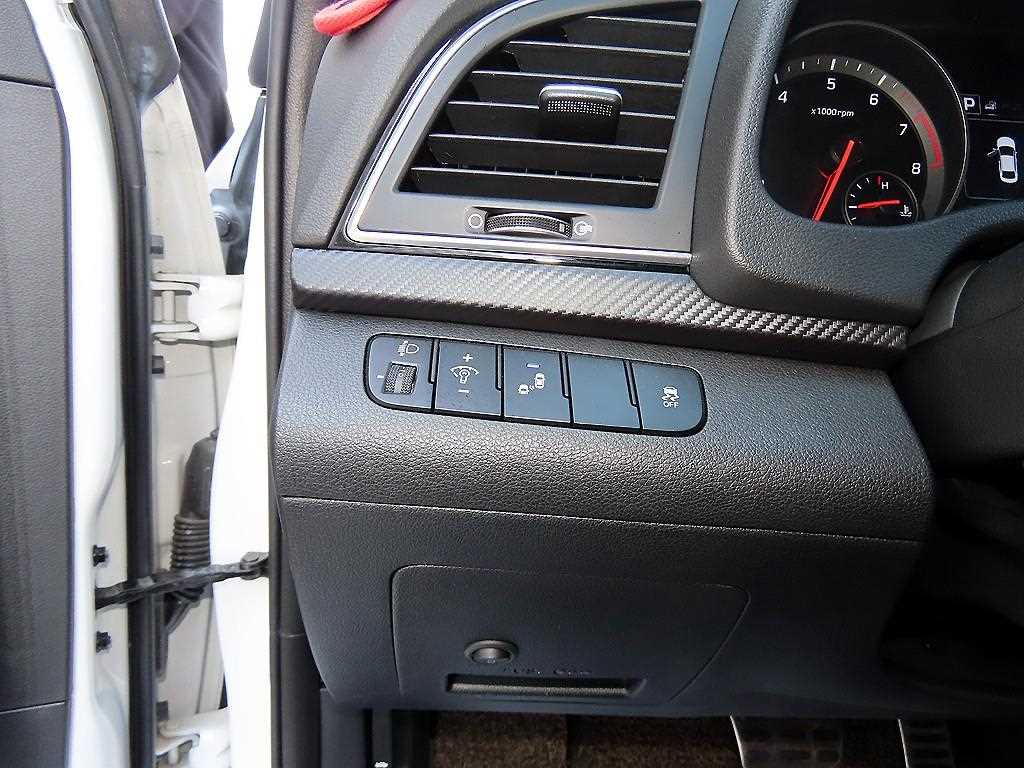 HYUNDAI Avante - Vista 12