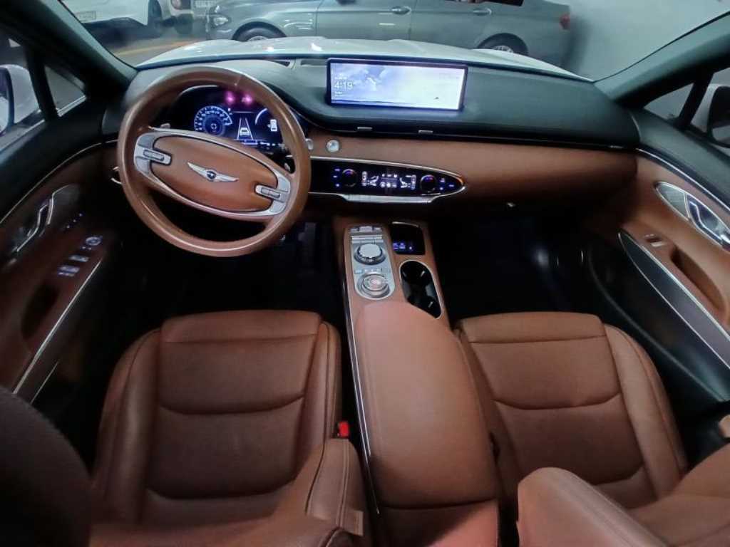 Genesis GV70 - Vista 6