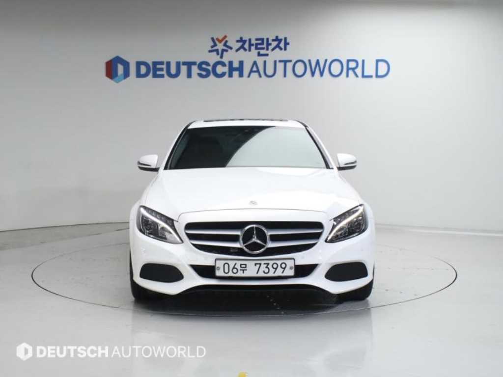 Mercedes Benz C Class - Vista 3