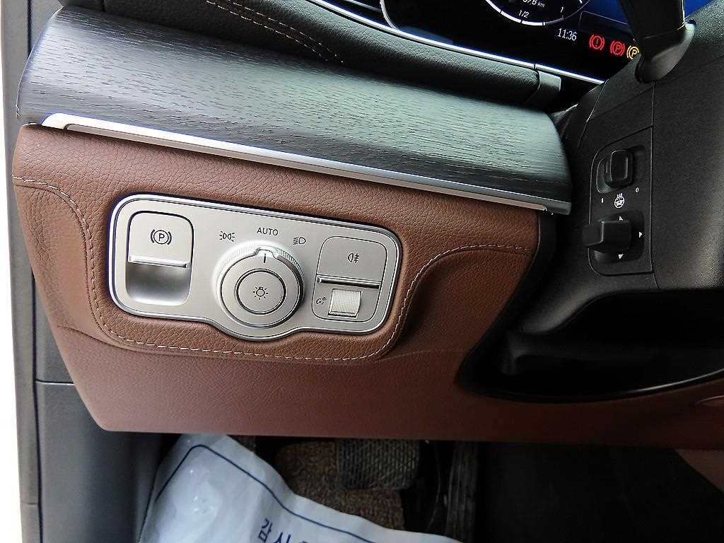 Mercedes Benz GLE Class - Vista 12