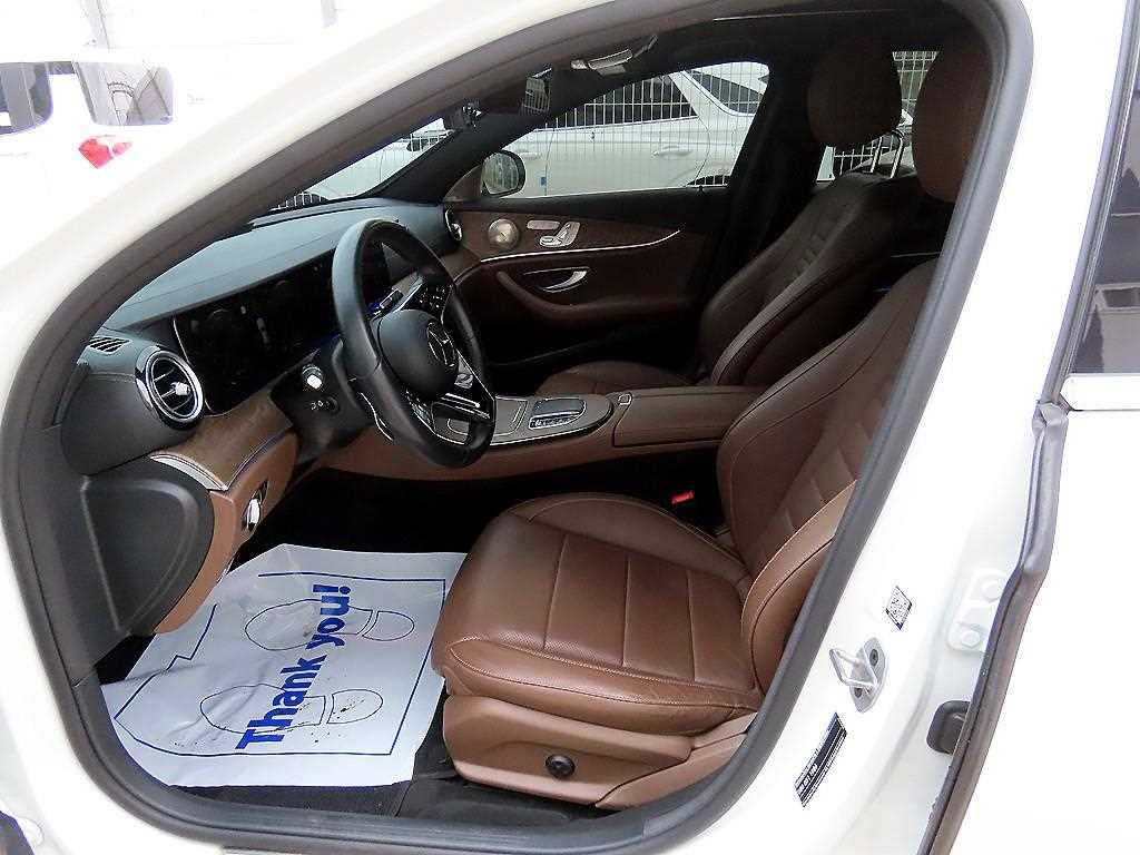 Mercedes Benz E class - Vista 5