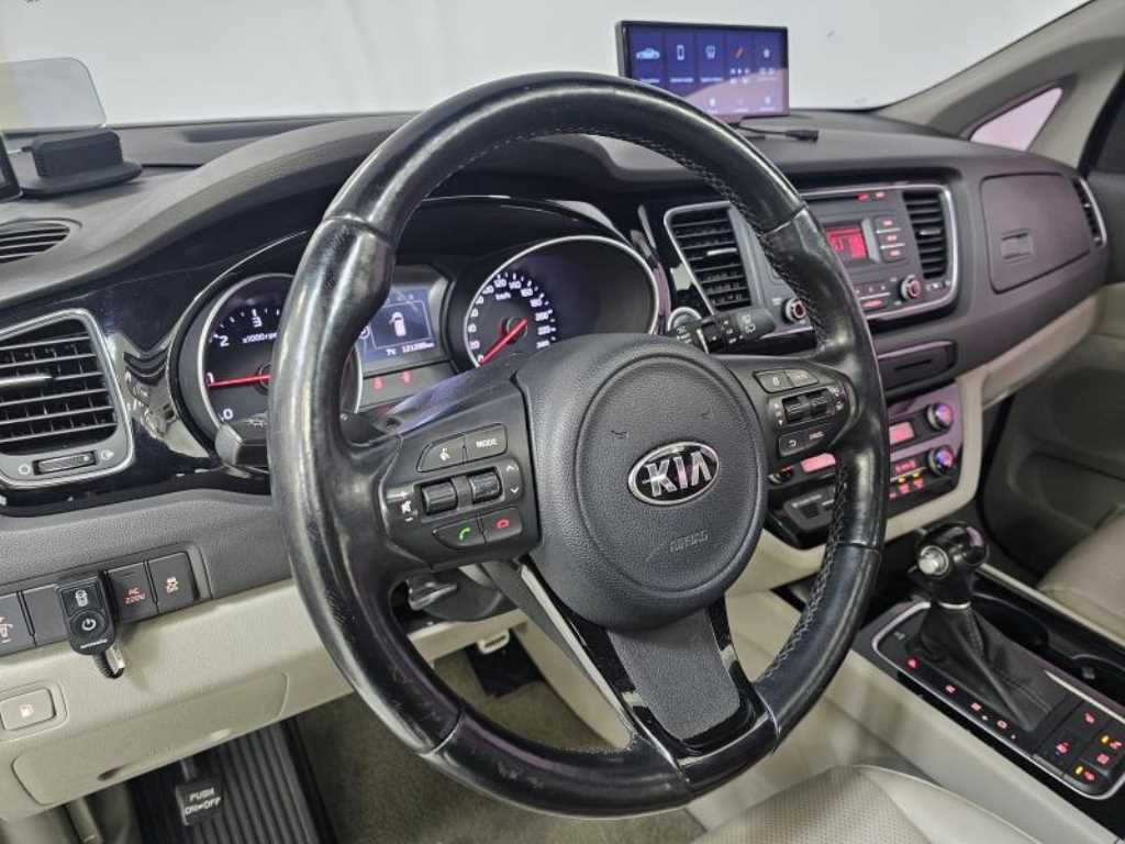 KIA Carnival - Vista 8