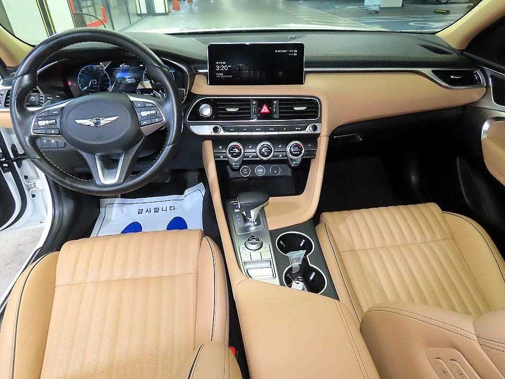 Genesis G70 - Vista 10