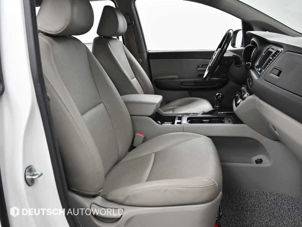 KIA Carnival - Vista 10