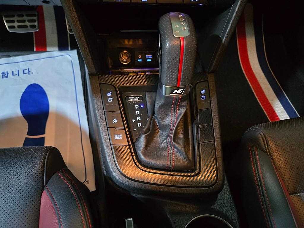 HYUNDAI Avante - Vista 12