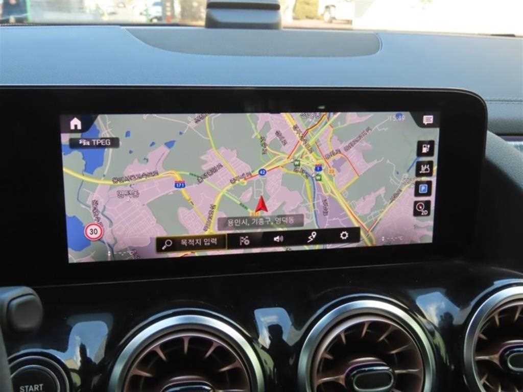 Mercedes Benz EQA - Vista 9