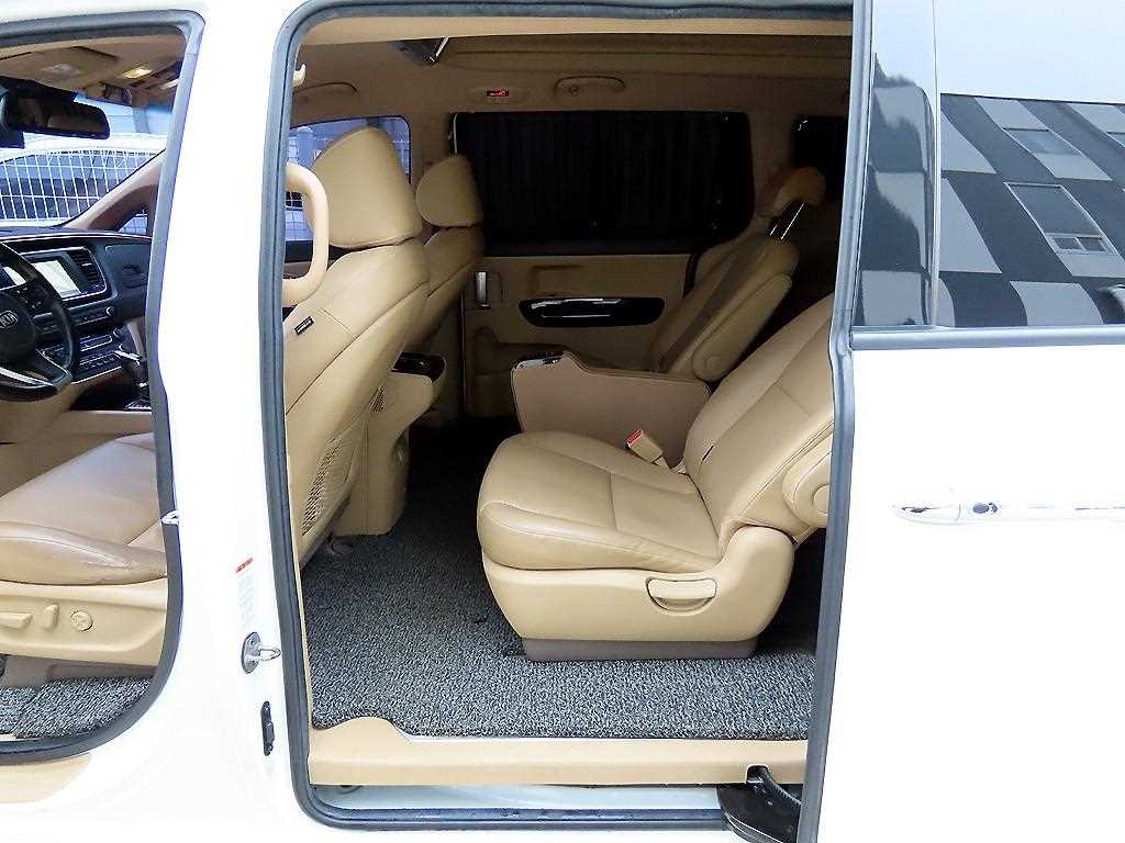 KIA Carnival - Vista 6