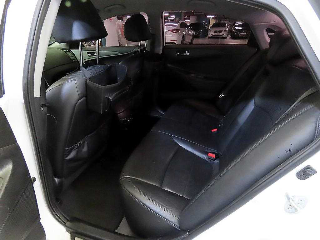 HYUNDAI Sonata - Vista 7