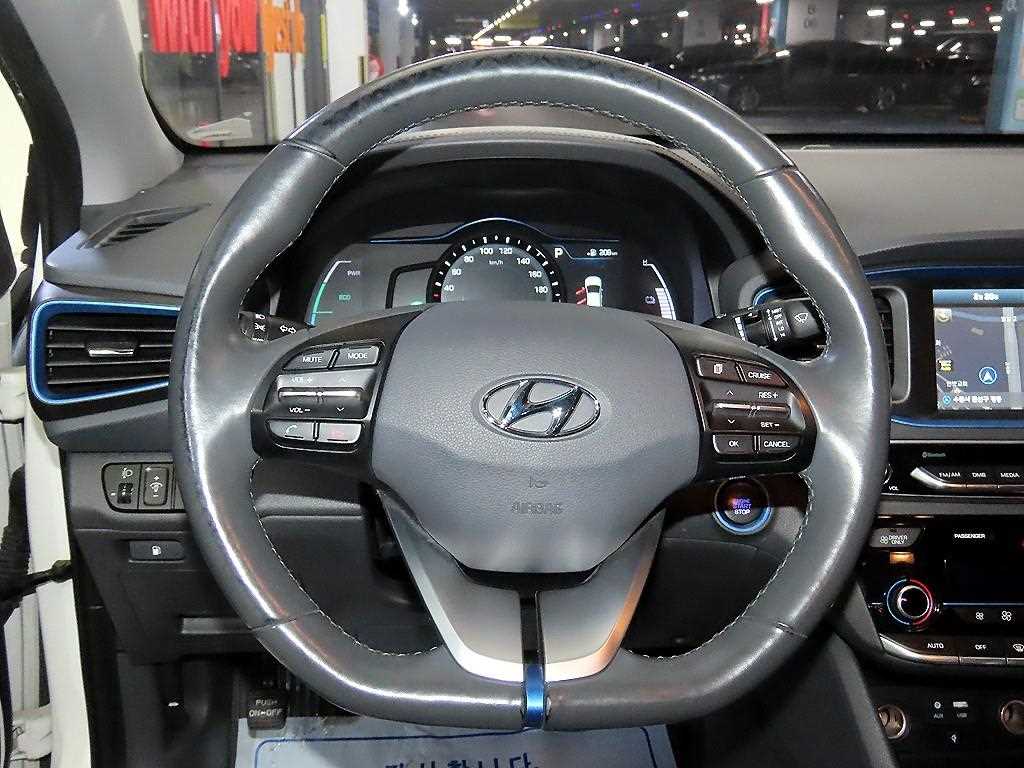 HYUNDAI Ioniq - Vista 8