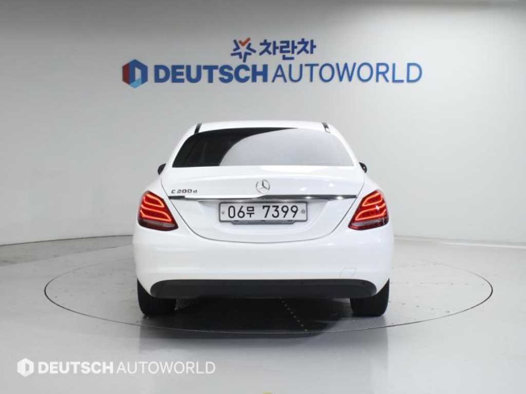 Mercedes Benz C Class - Vista 4