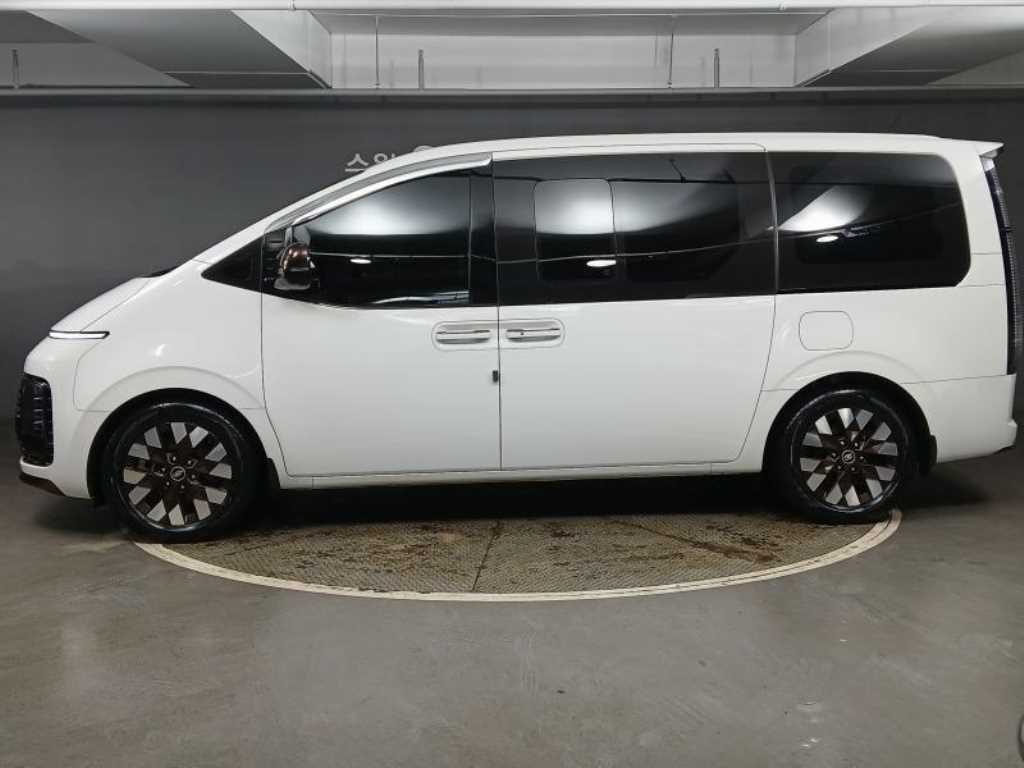 HYUNDAI Staria - Vista 2