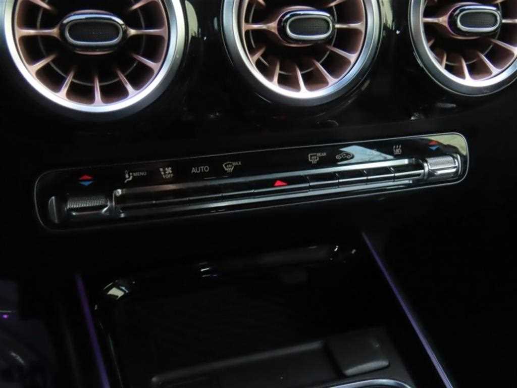 Mercedes Benz EQA - Vista 8