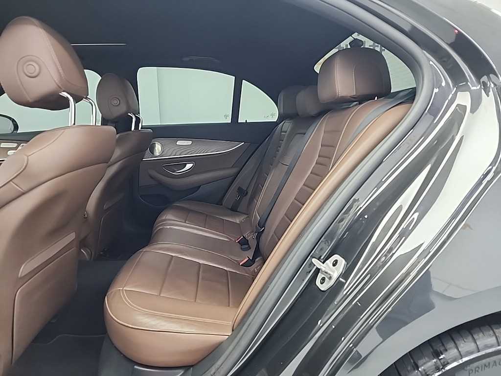 Mercedes Benz E class - Vista 12