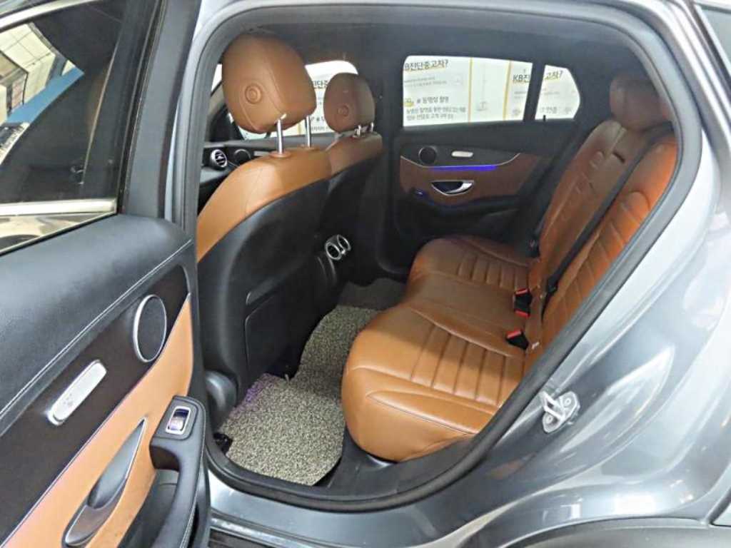 Mercedes Benz GLC Class - Vista 6