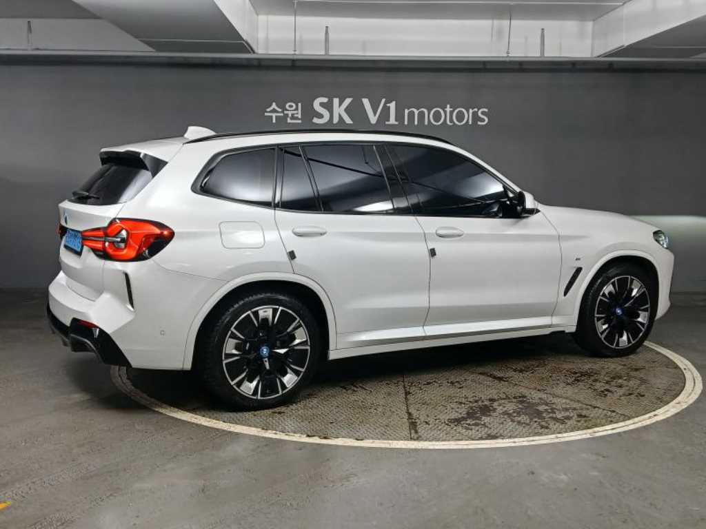 BMW iX3 - Vista 4
