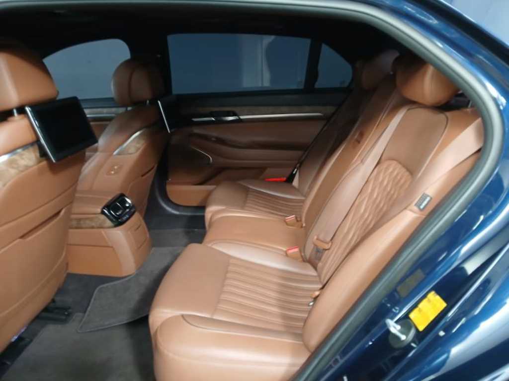 Genesis G90 - Vista 7