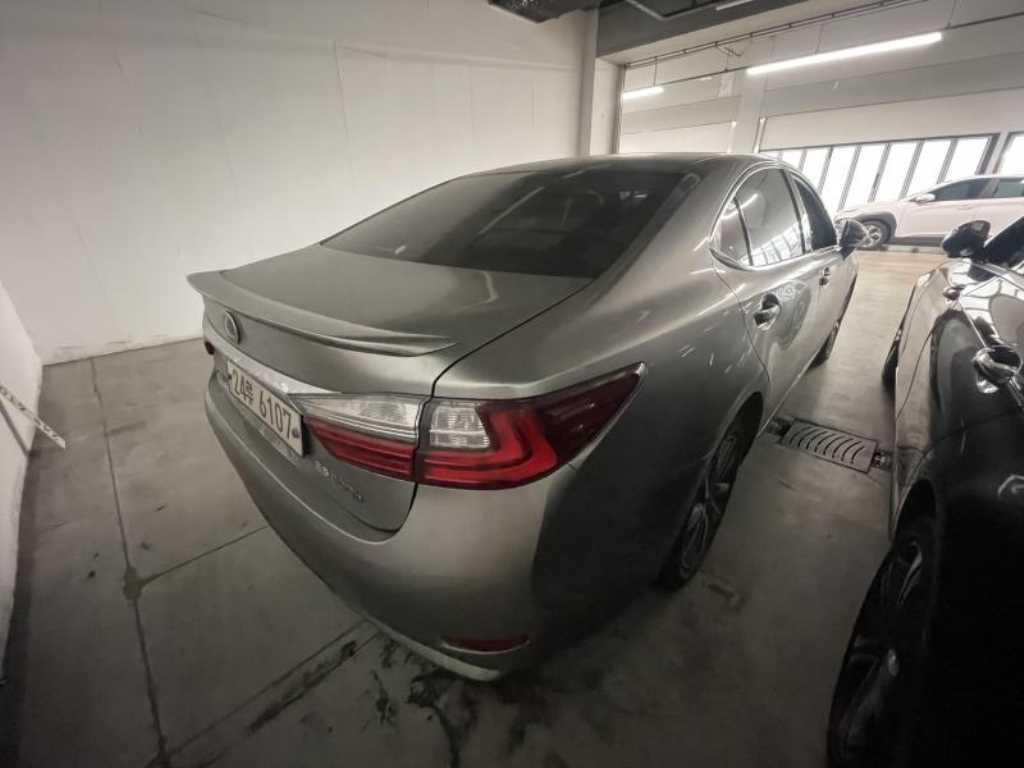 Lexus ES - Vista 4