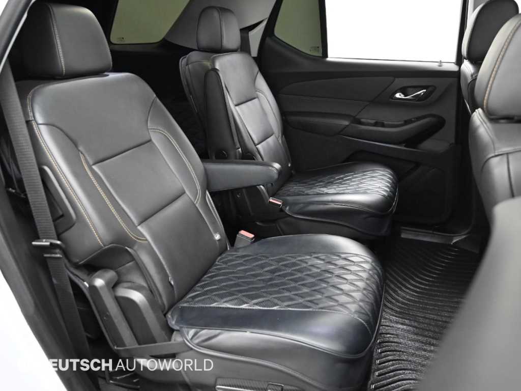 Chevrolet Travers - Vista 12