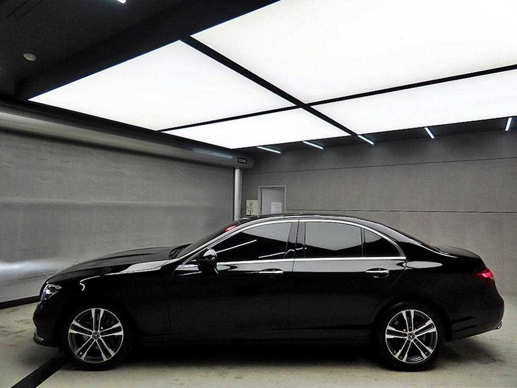 Mercedes Benz E class - Vista 4