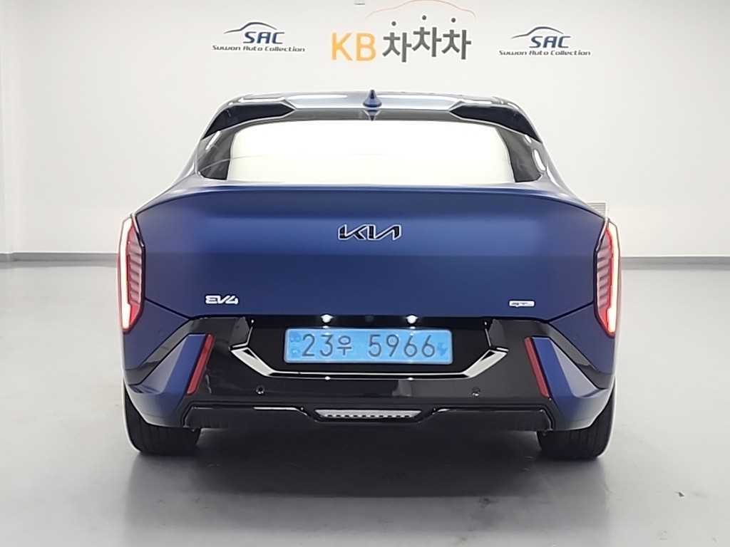 KIA EV4 - Vista 3