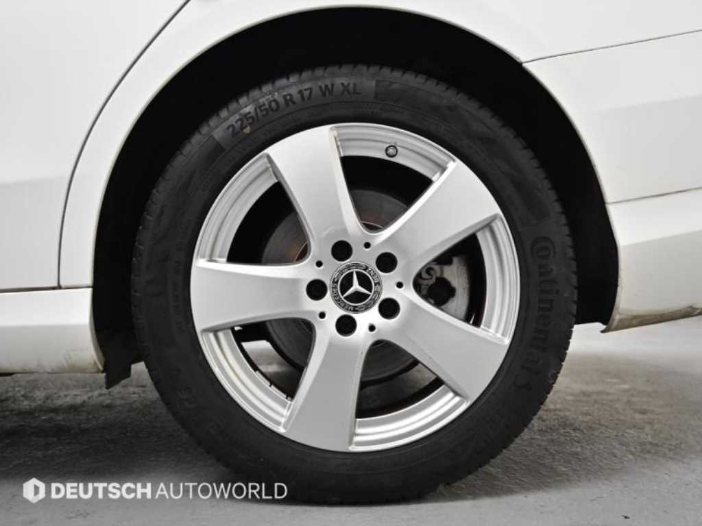 Mercedes Benz C Class - Vista 5