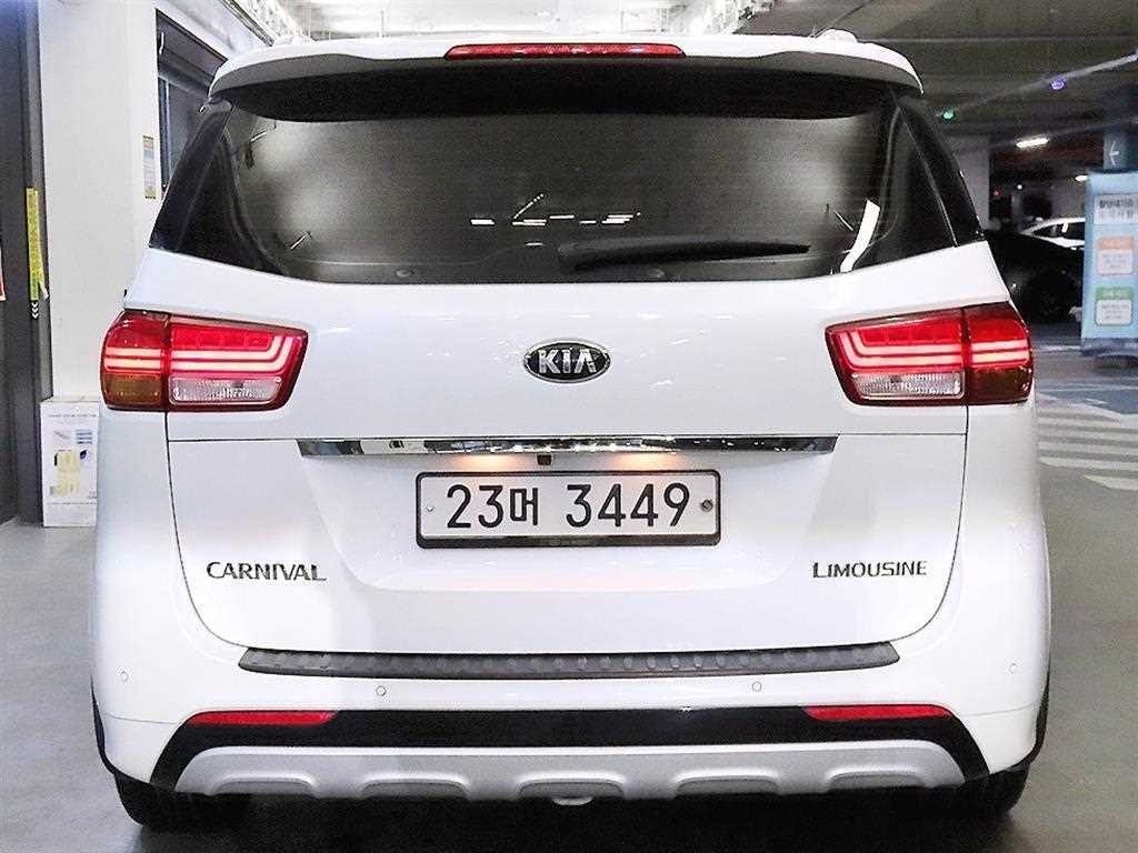 KIA Carnival - Vista 5