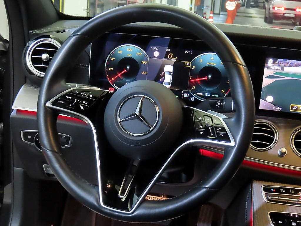 Mercedes Benz E class - Vista 8