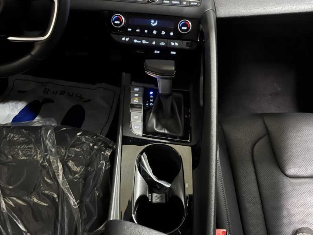 HYUNDAI Avante - Vista 9