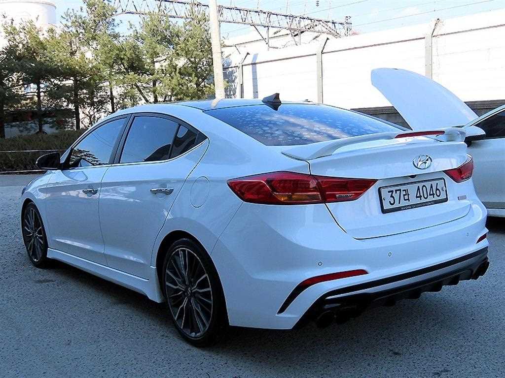 HYUNDAI Avante - Vista 3