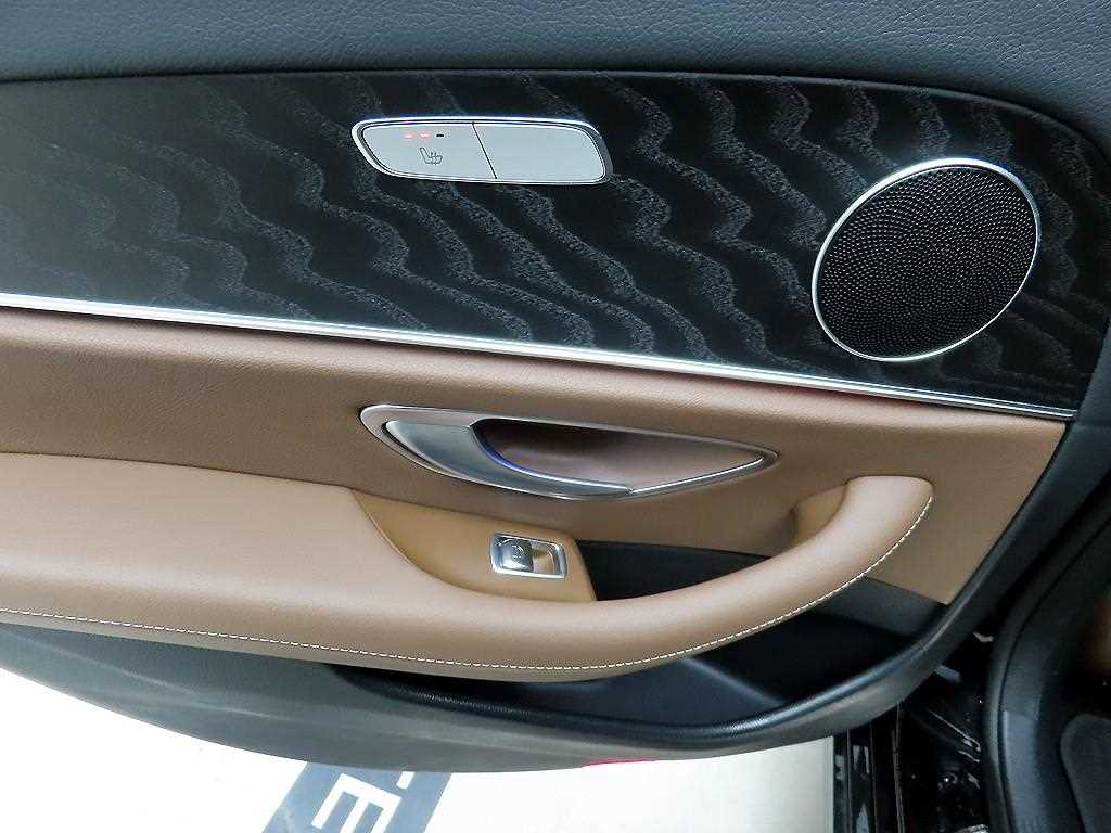 Mercedes Benz E class - Vista 12