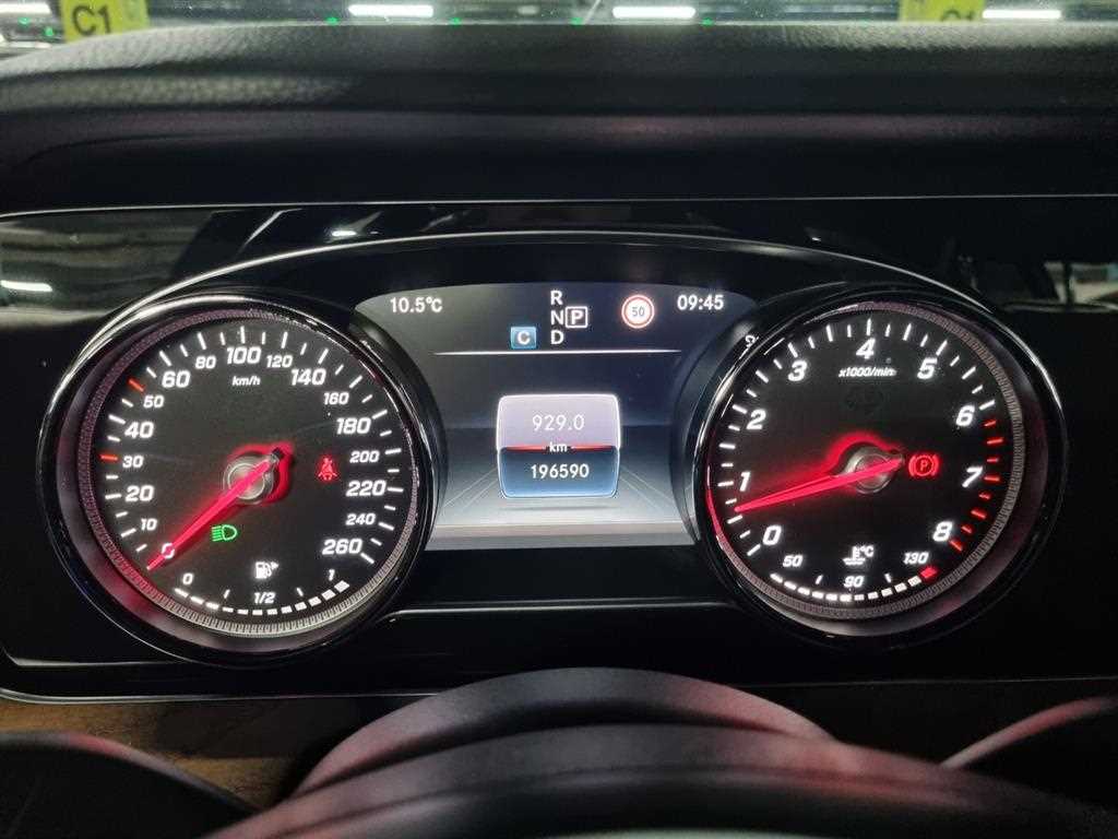 Mercedes Benz E class - Vista 4