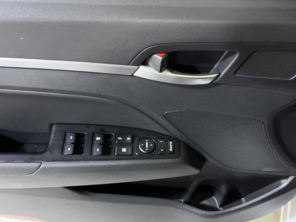 HYUNDAI Avante - Vista 8