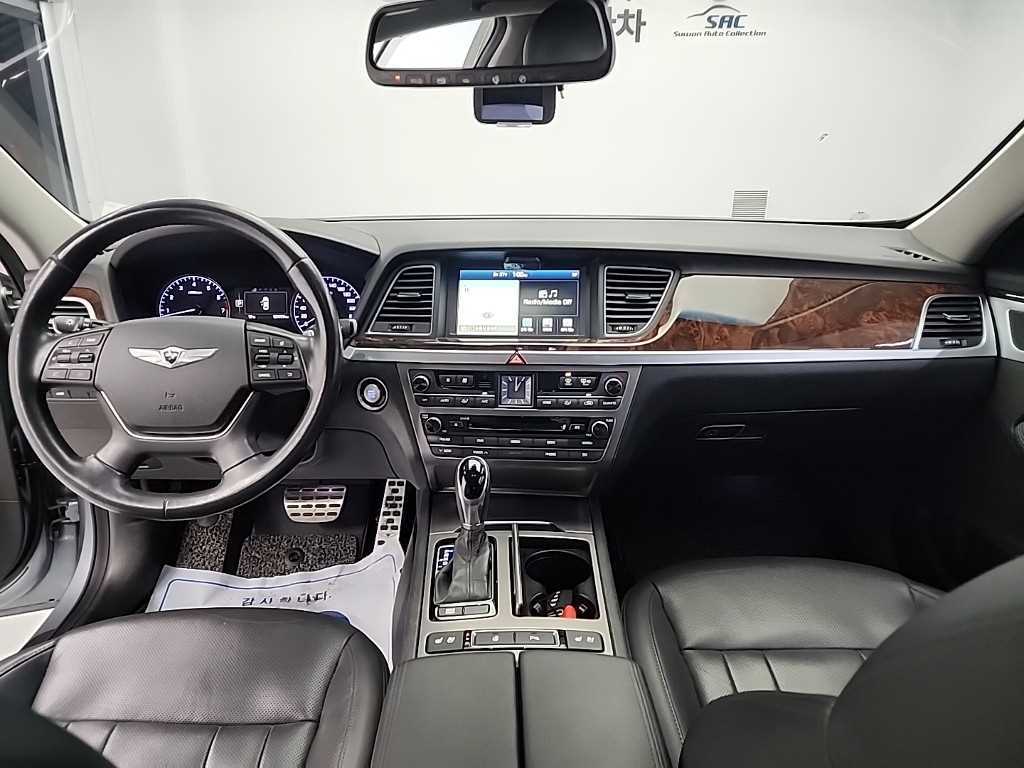 HYUNDAI Genesis - Vista 7