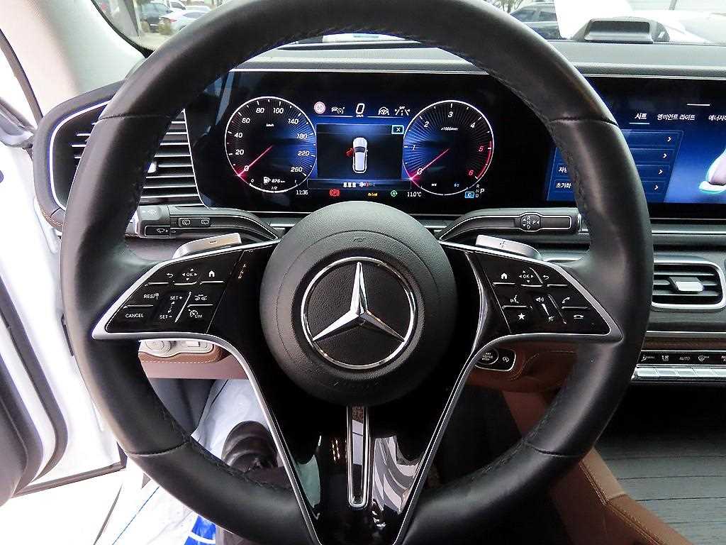 Mercedes Benz GLE Class - Vista 8