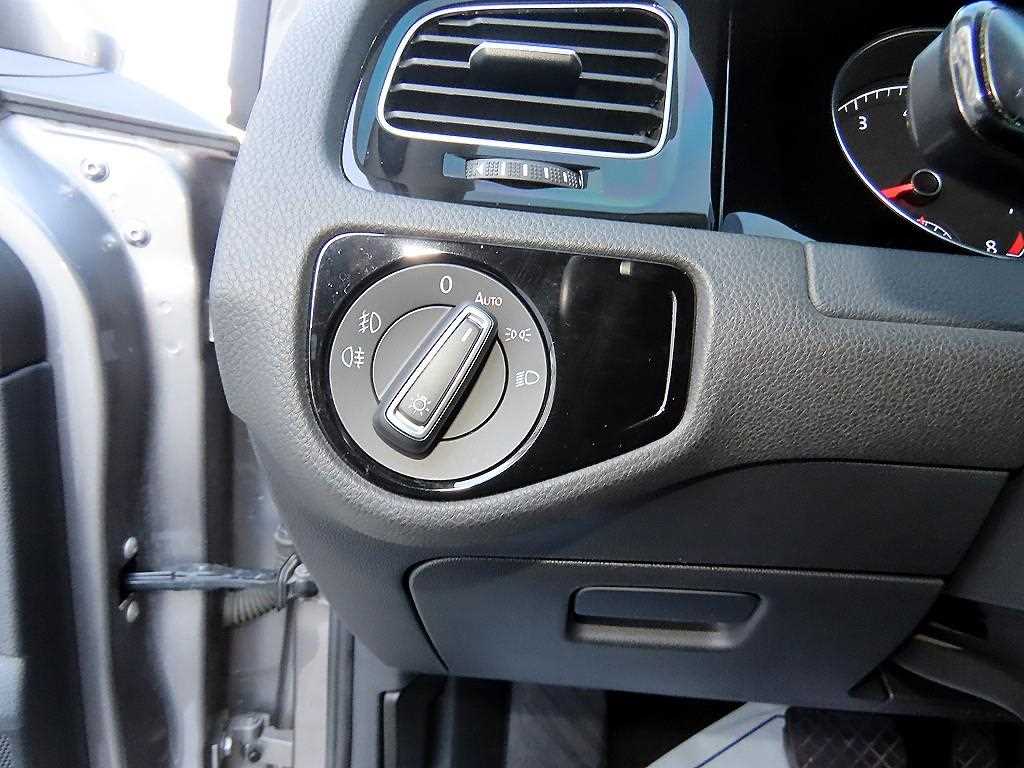 Volkswagen Golf - Vista 12