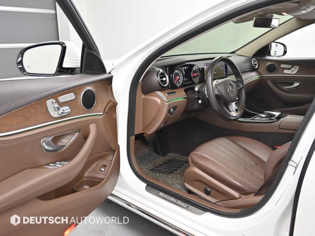 Mercedes Benz E class - Vista 11