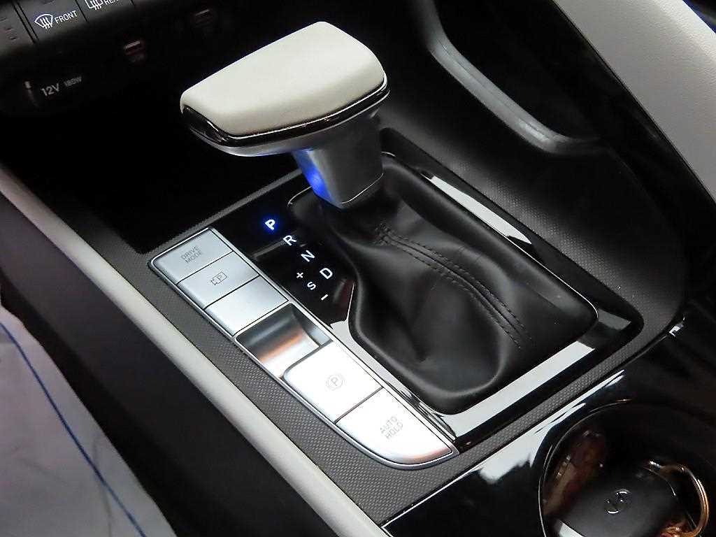 HYUNDAI Avante - Vista 10