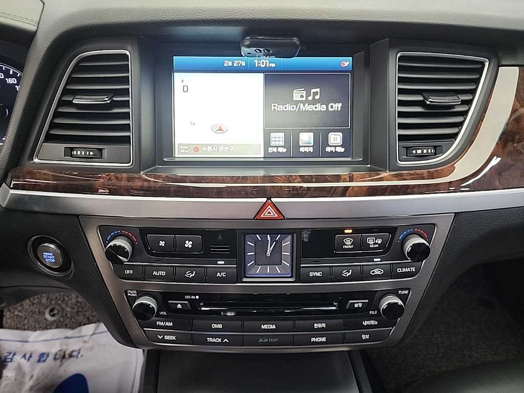 HYUNDAI Genesis - Vista 10