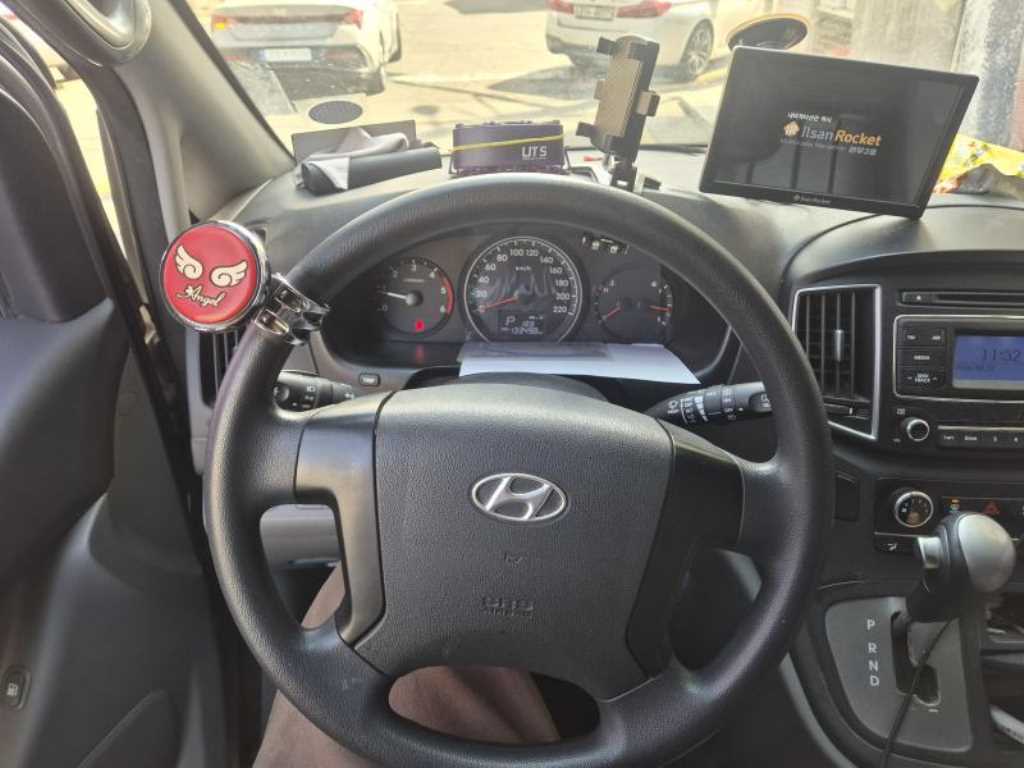 HYUNDAI Starex - Vista 7