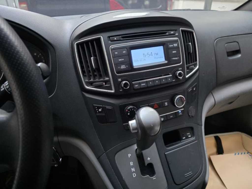 HYUNDAI Starex - Vista 4