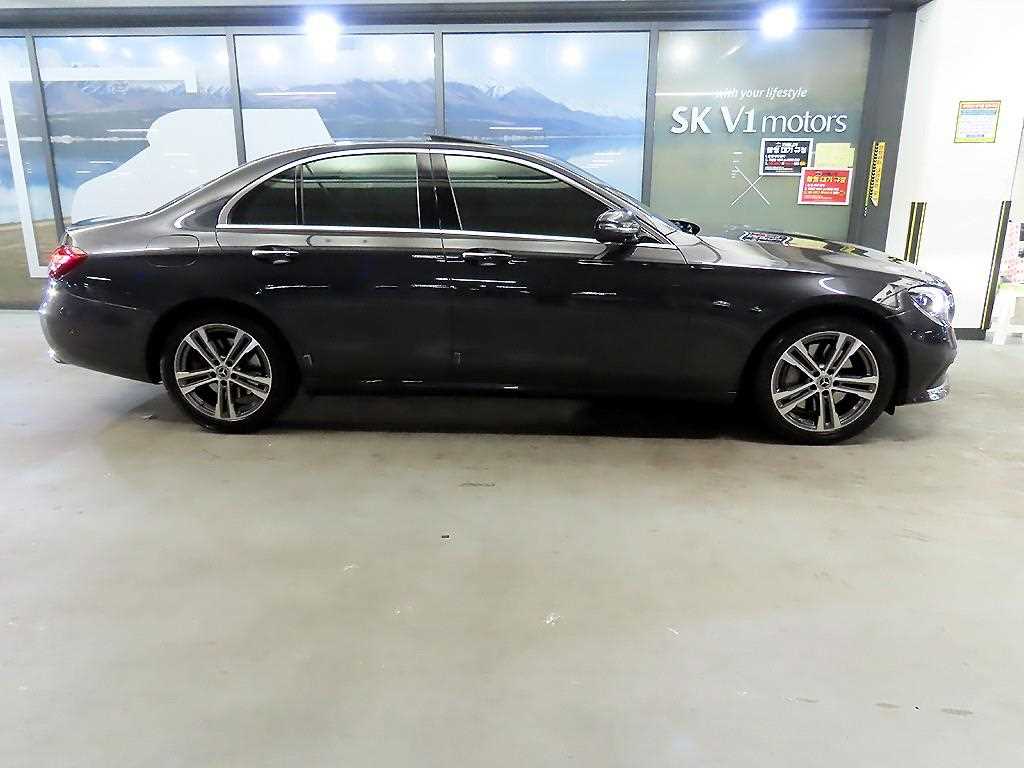 Mercedes Benz E class - Vista 3