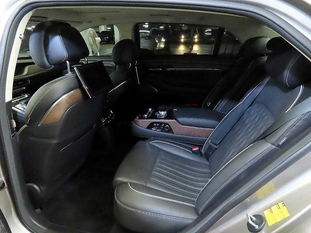 Genesis G90 - Vista 7