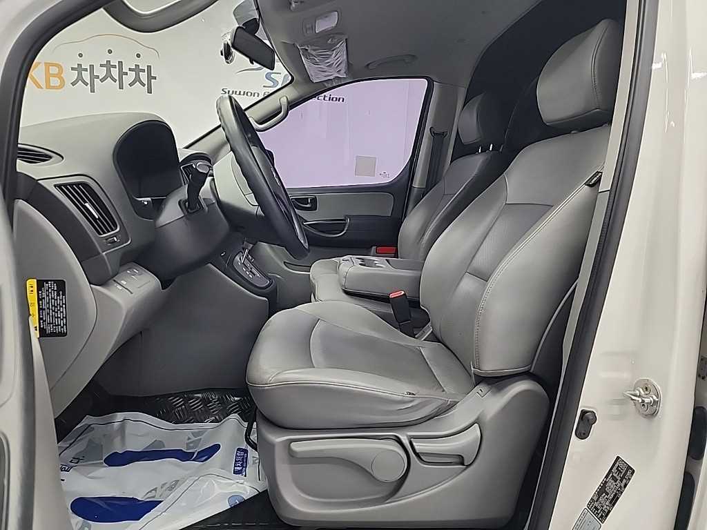 HYUNDAI Starex - Vista 11