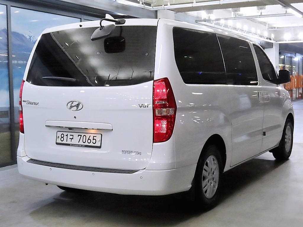 HYUNDAI Starex - Vista 4