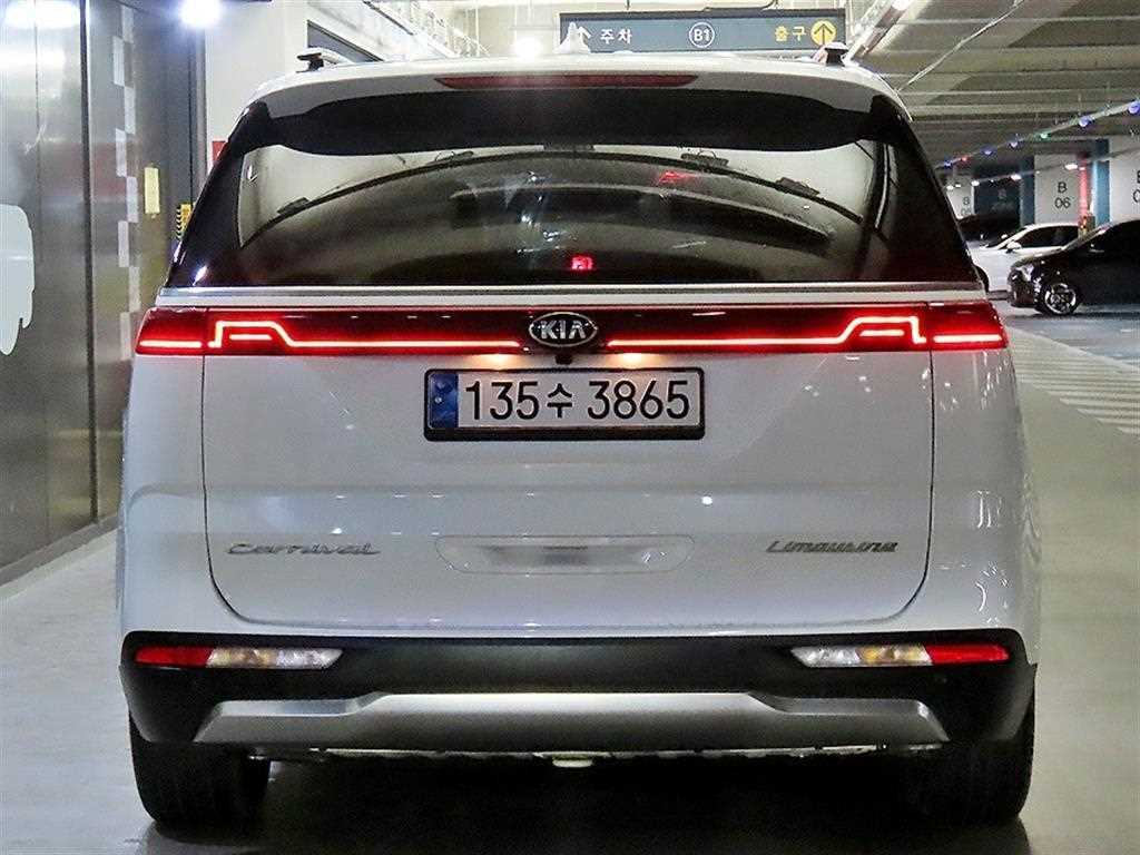 KIA Carnival - Vista 5