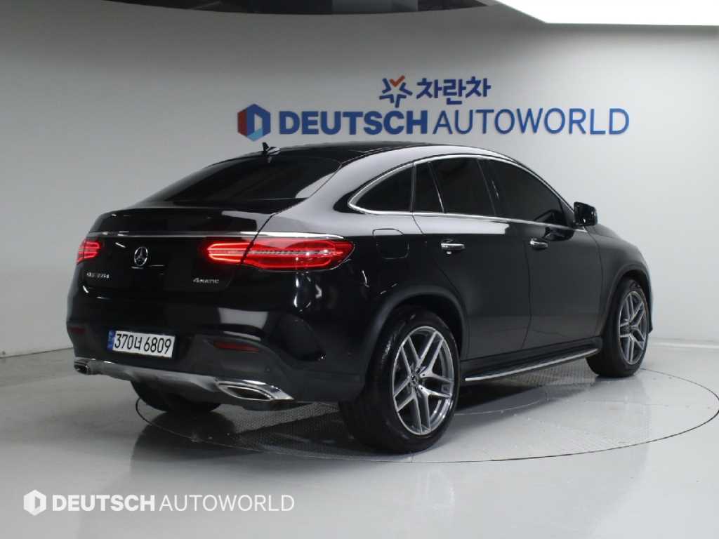 Mercedes Benz GLE Class - Vista 4