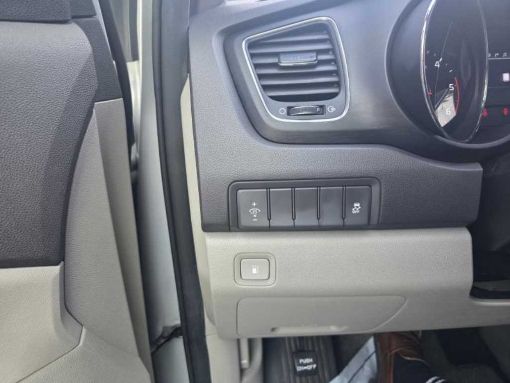 KIA Carnival - Vista 5