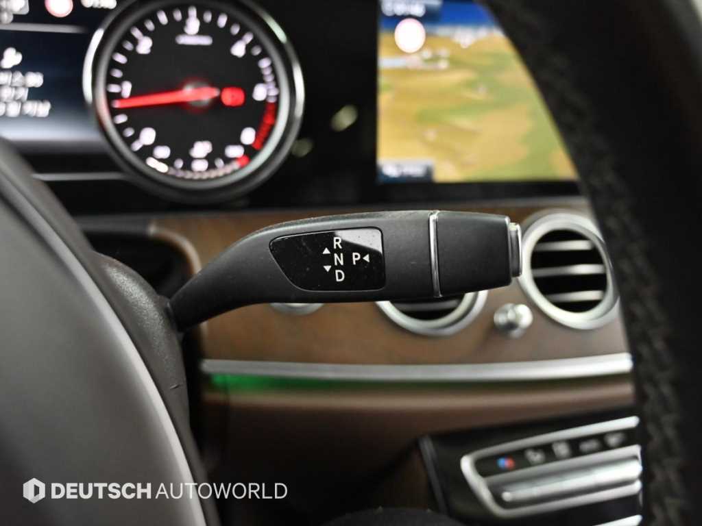 Mercedes Benz E class - Vista 9